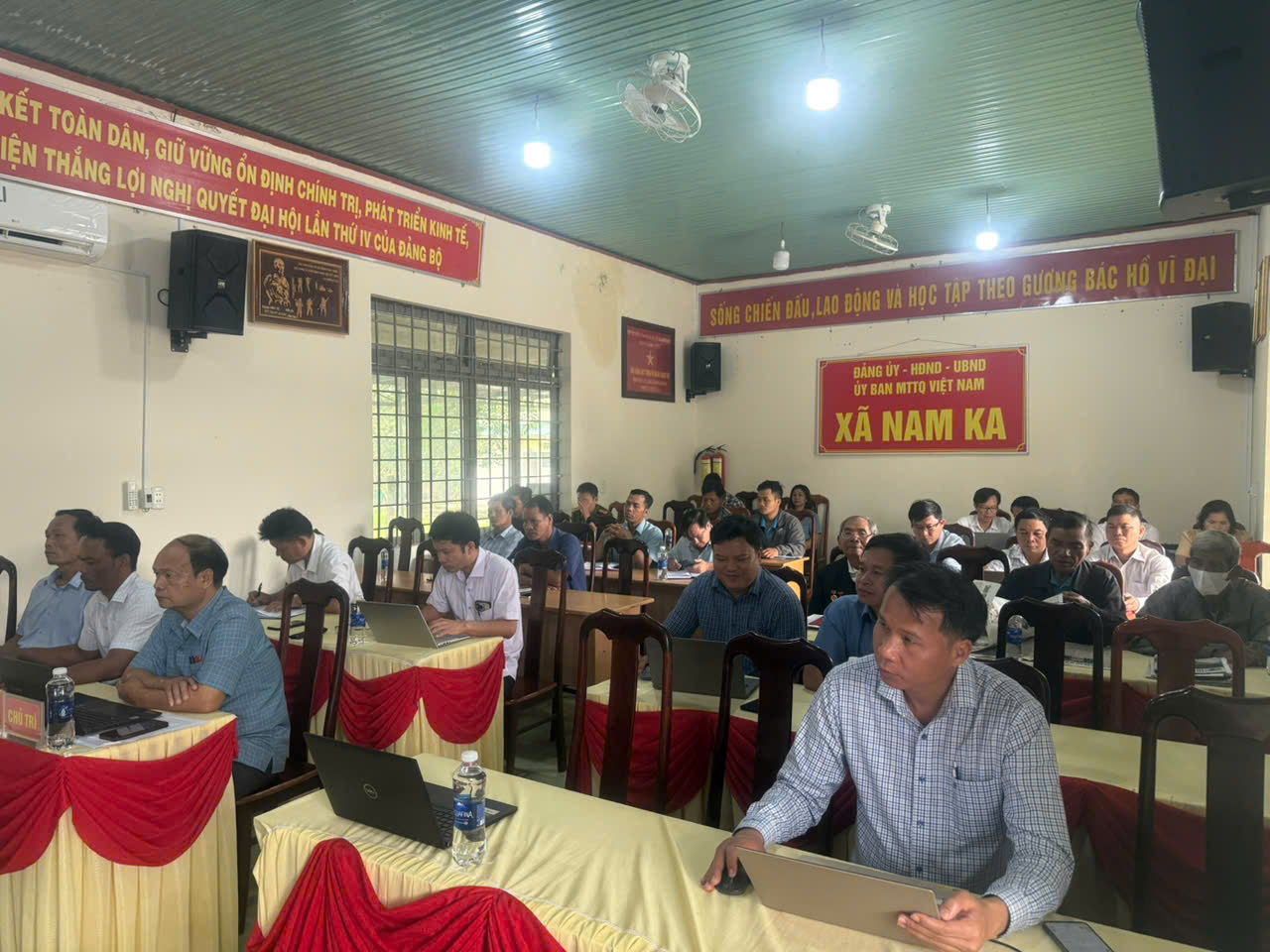Đảng bộ xã Nam Ka tham dự Hội nghị toàn quốc nghiên cứu, học tập, quán triệt và triển khai thực hiện Nghị quyết Hội nghị lần thứ ba Ban chấp hành Trung ương Đảng khóa XIV